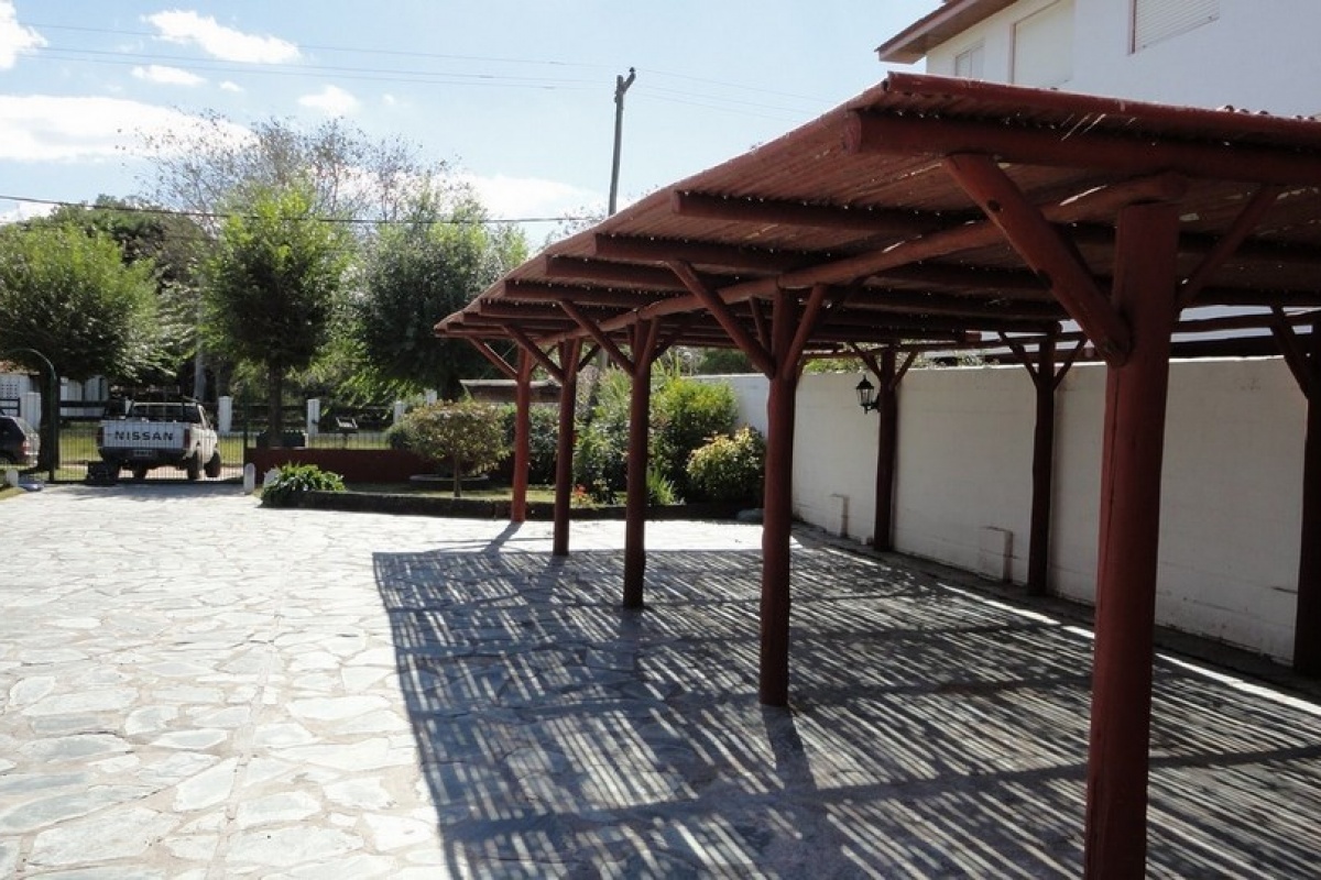 VILLA GESELL, Argentina, 2 Habitaciones Habitaciones, 3 Habitaciones Habitaciones,2 BañoBaño,Chalet,Venta Edificios en Block,1460