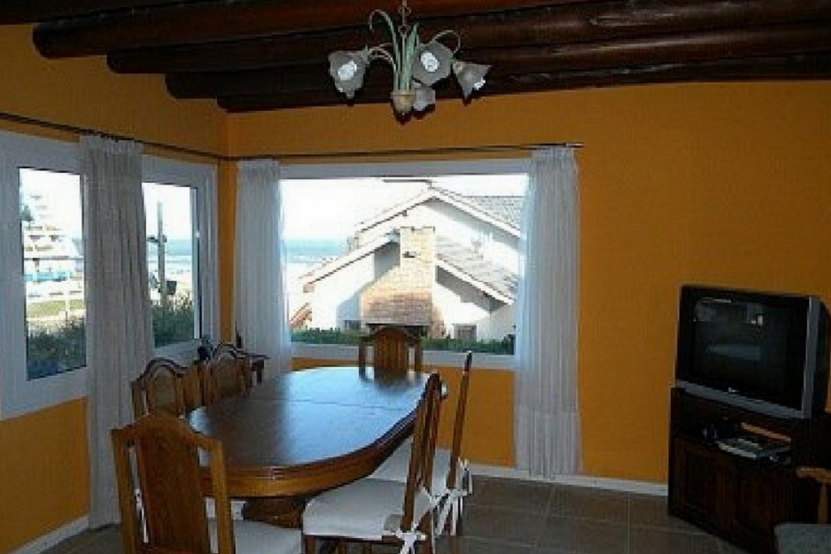 VILLA GESELL, Argentina, 1 Dormitorio Habitaciones, 3 Habitaciones Habitaciones,2 BañoBaño,Dúplex,Venta Duplex,1536