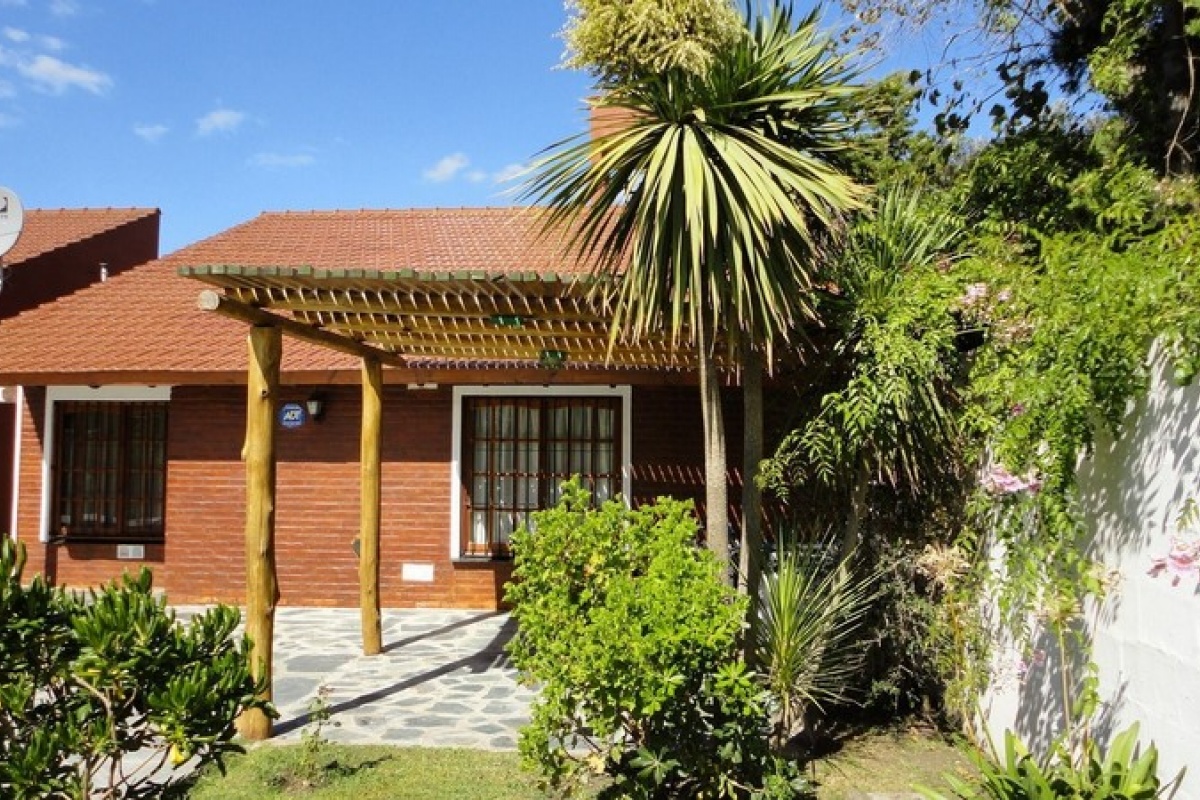 VILLA GESELL, Argentina, 1 Dormitorio Habitaciones, 2 Habitaciones Habitaciones,2 BañoBaño,Casa,Venta Duplex,1565